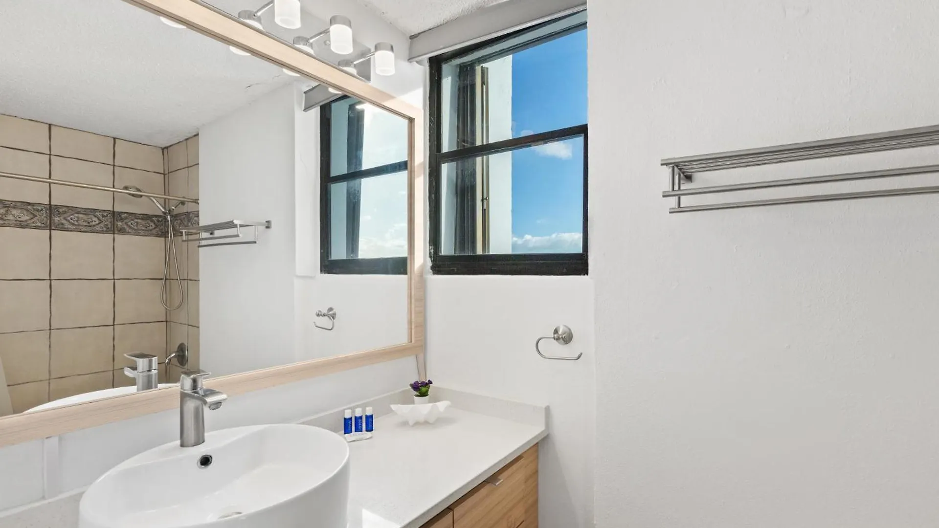 Oceanviews Apartment W Parking Steps To The Sand San Juan